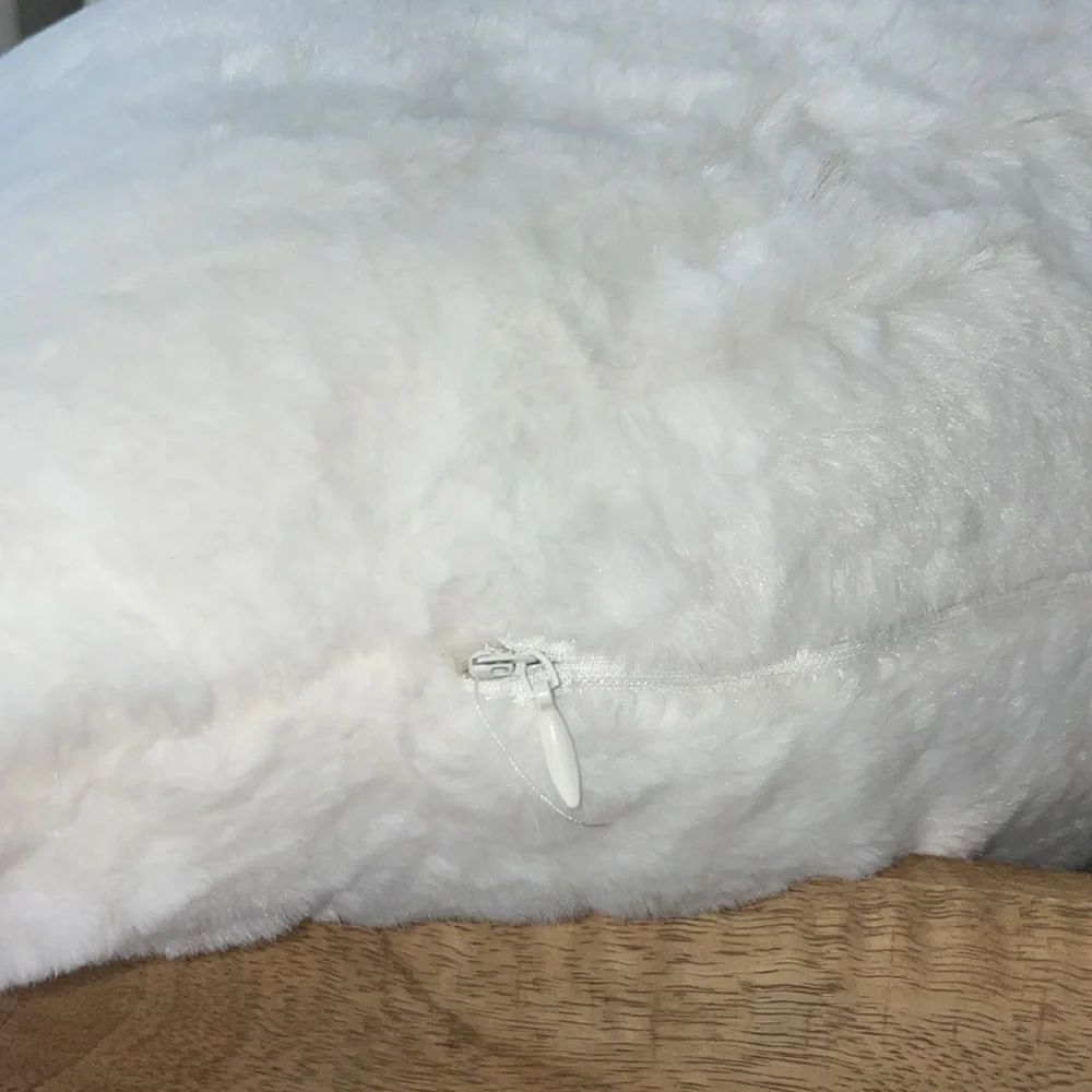 ❄️☃️LET IT SNOW Soft, plush Holiday Pillow! NWT ❄️Cozy comfort for your home